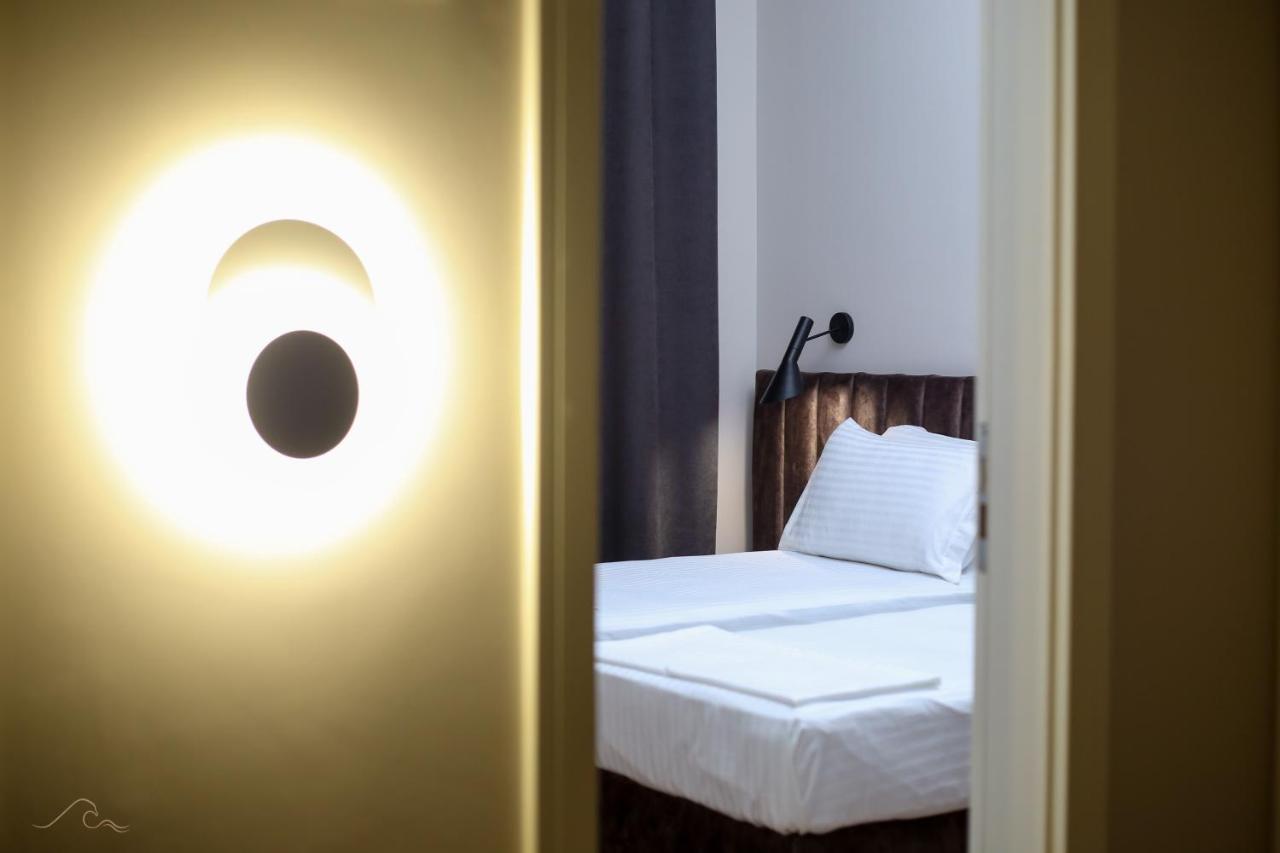 Hotel Libertas Vlore Bagian luar foto