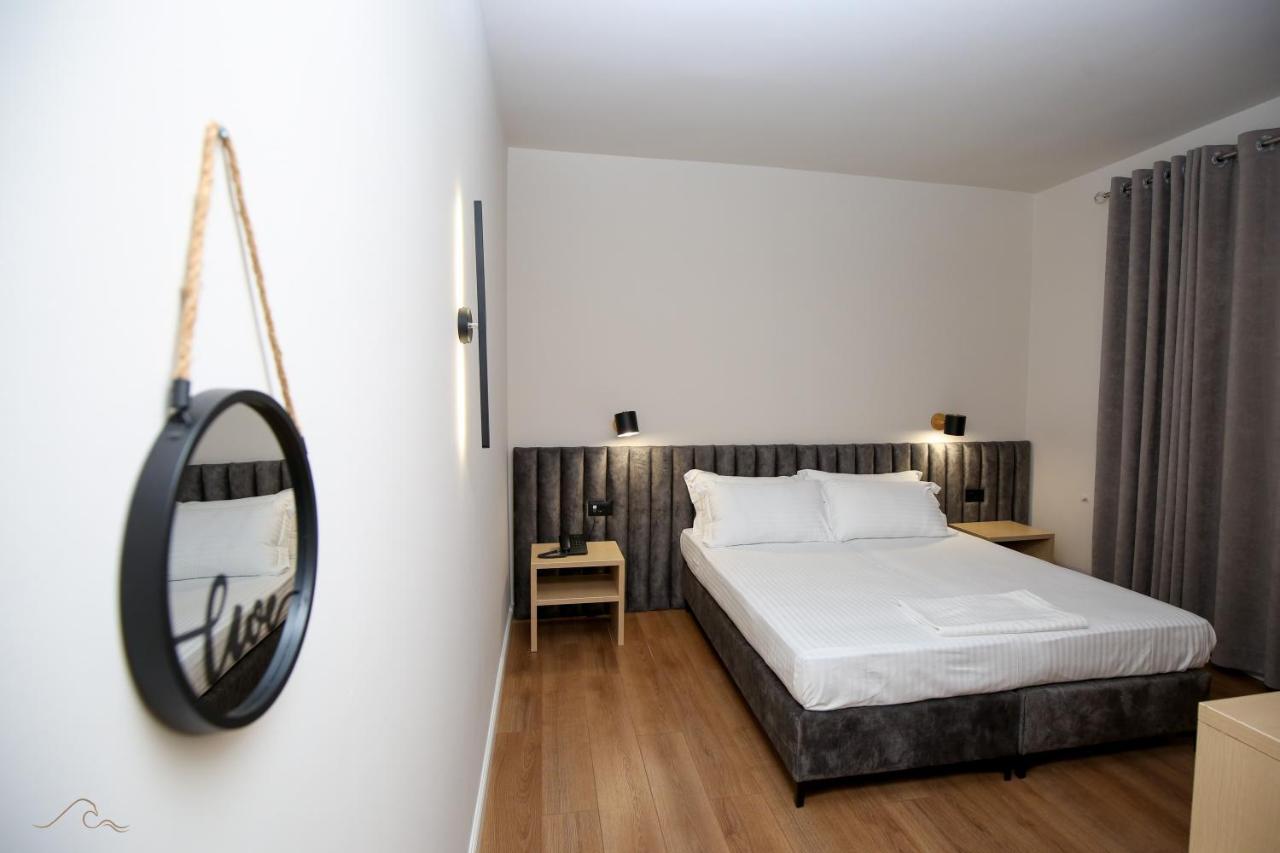 Hotel Libertas Vlore Bagian luar foto