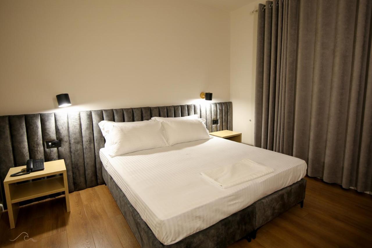 Hotel Libertas Vlore Bagian luar foto
