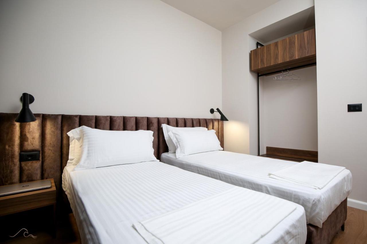 Hotel Libertas Vlore Bagian luar foto