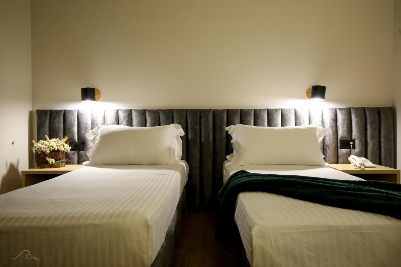 Hotel Libertas Vlore Bagian luar foto