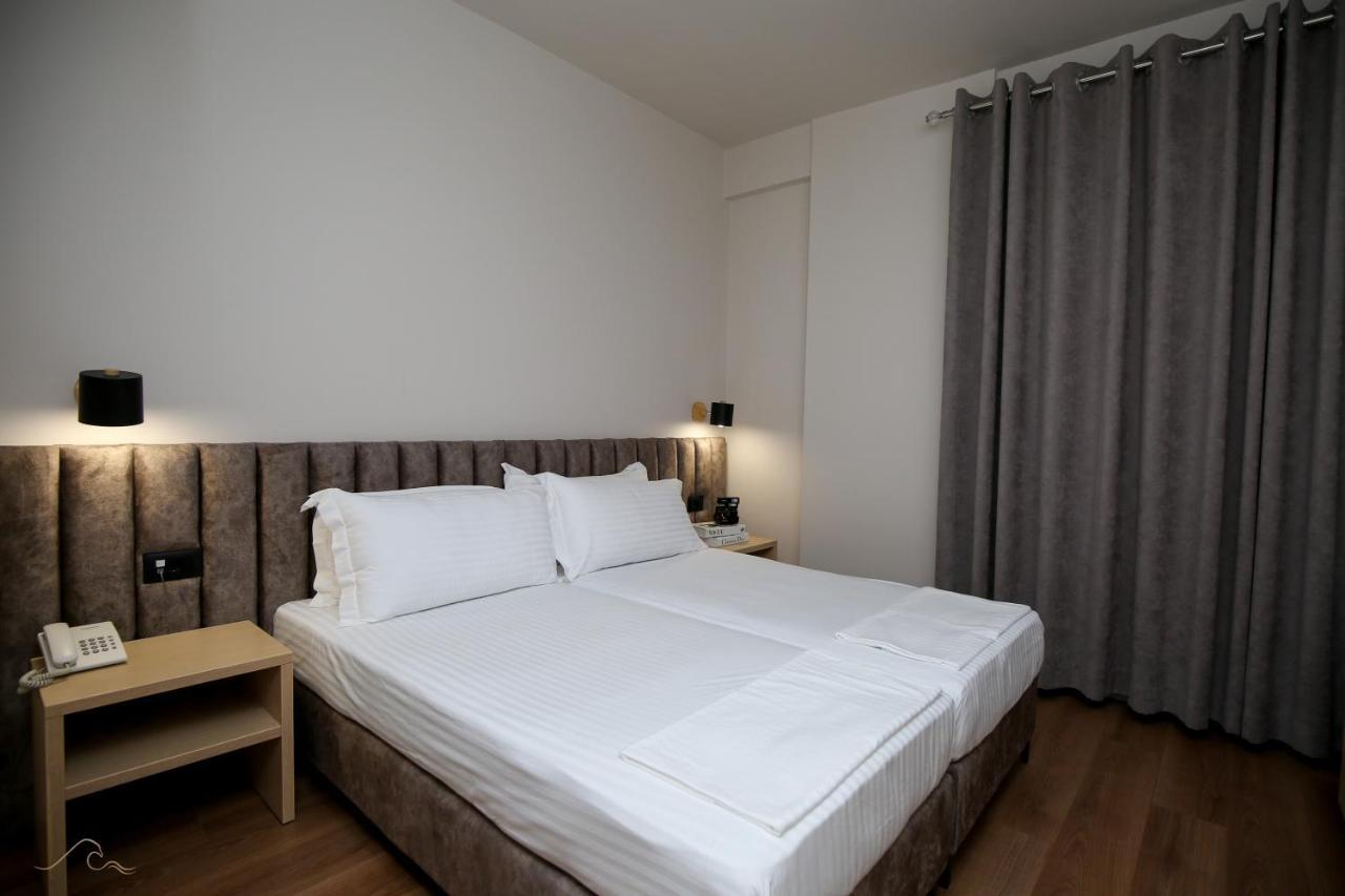 Hotel Libertas Vlore Bagian luar foto