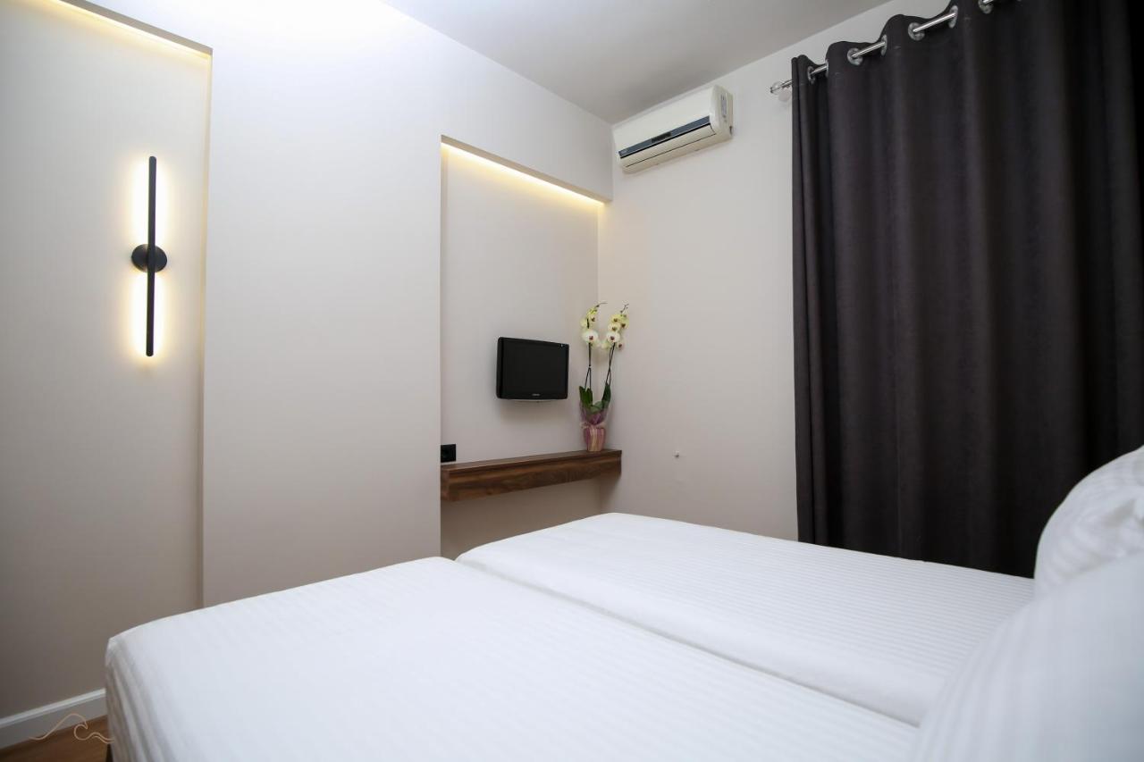 Hotel Libertas Vlore Bagian luar foto