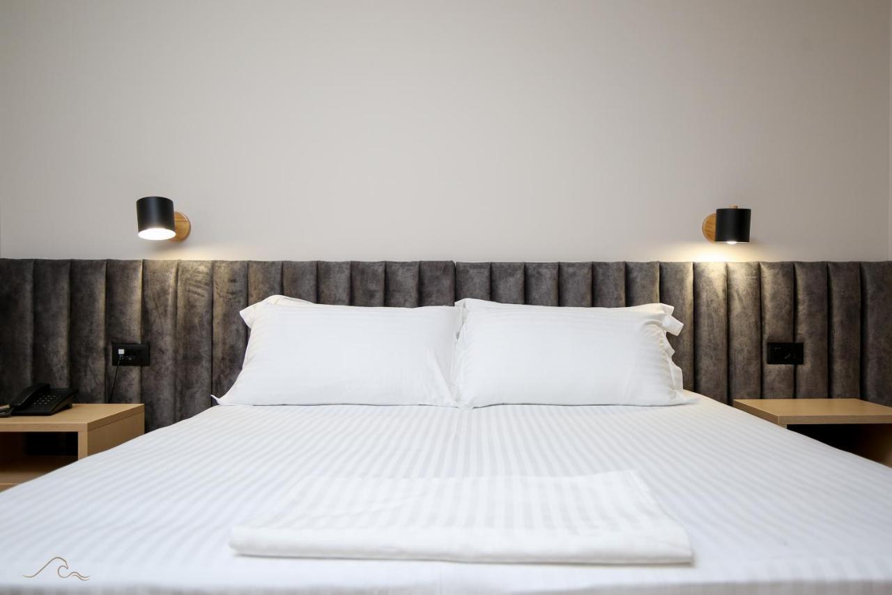 Hotel Libertas Vlore Bagian luar foto