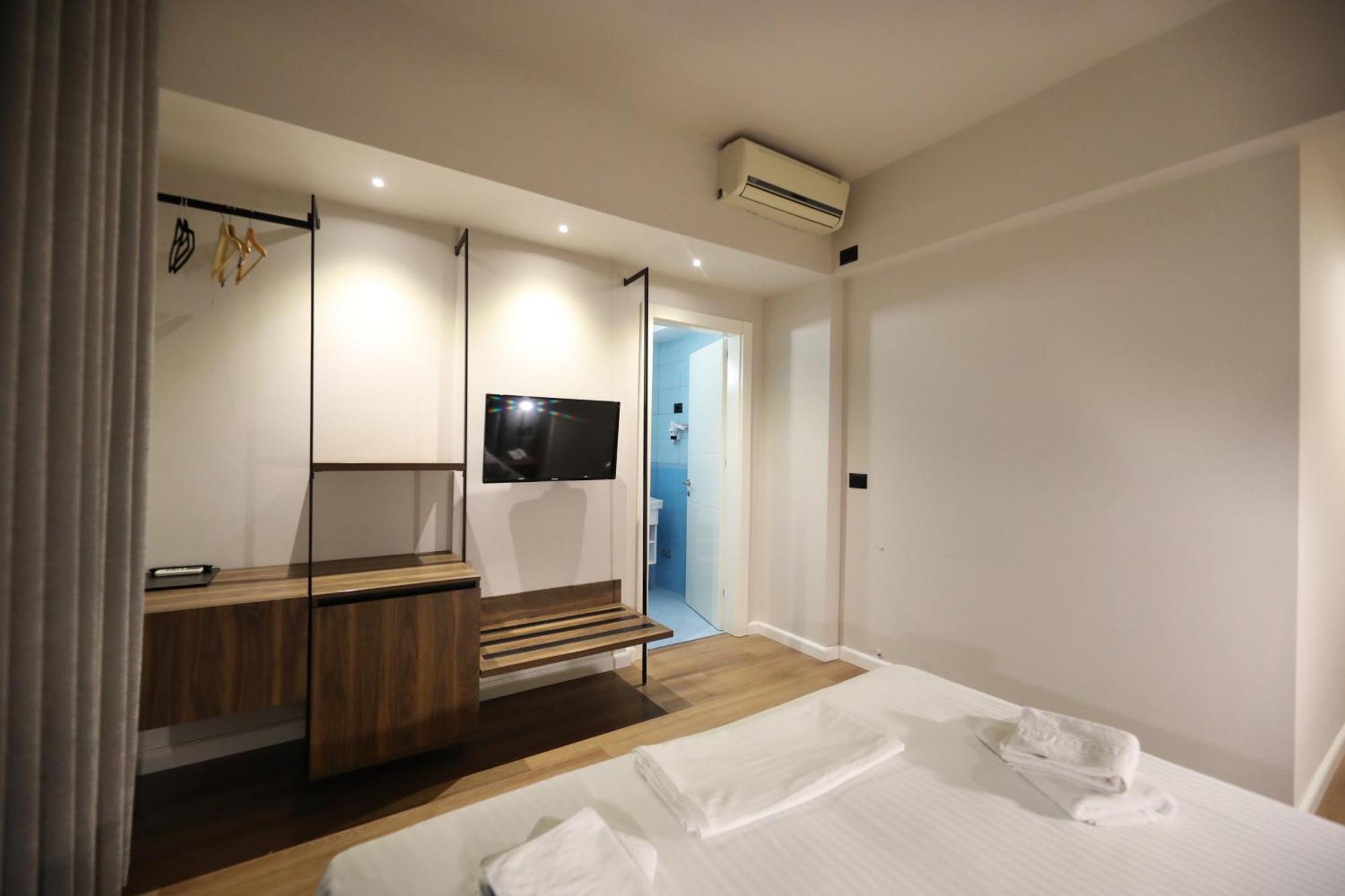 Hotel Libertas Vlore Bagian luar foto