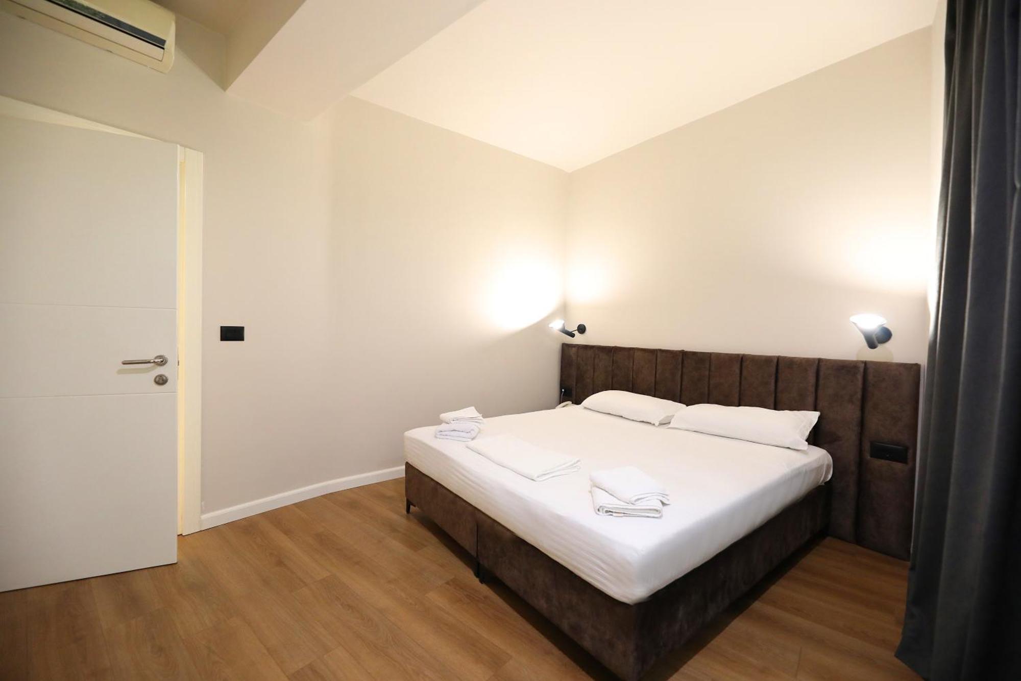 Hotel Libertas Vlore Bagian luar foto