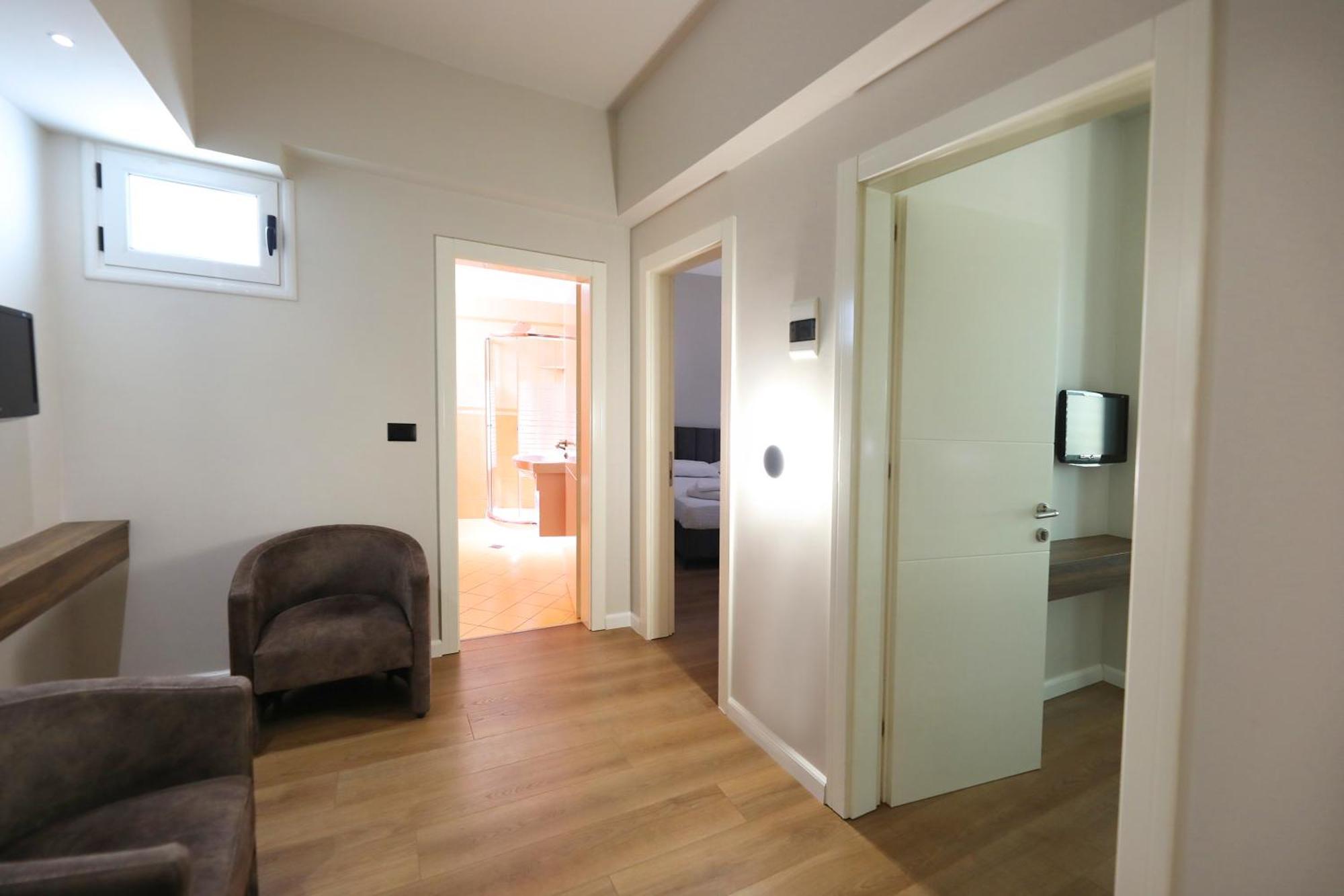 Hotel Libertas Vlore Bagian luar foto