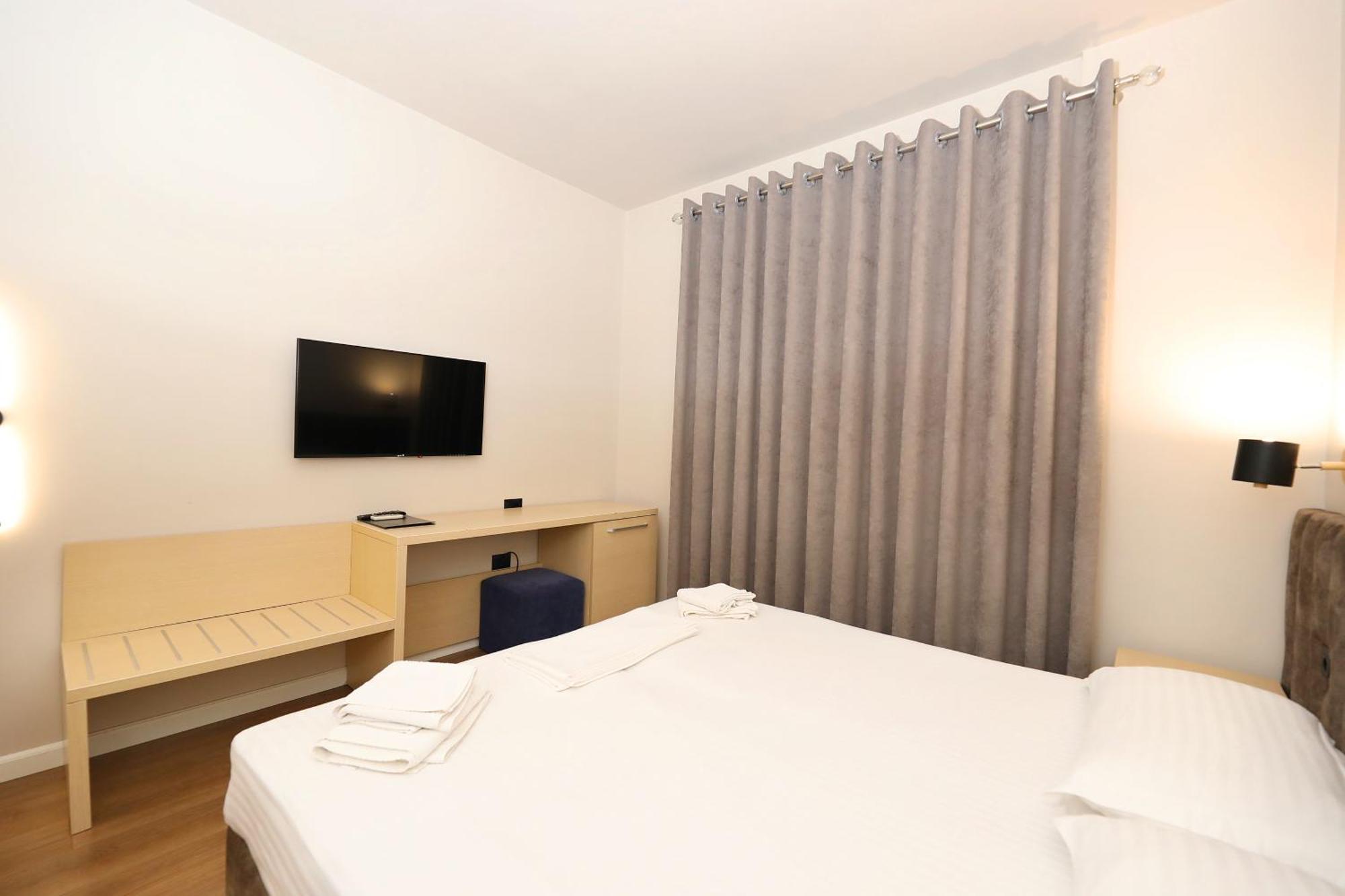 Hotel Libertas Vlore Bagian luar foto