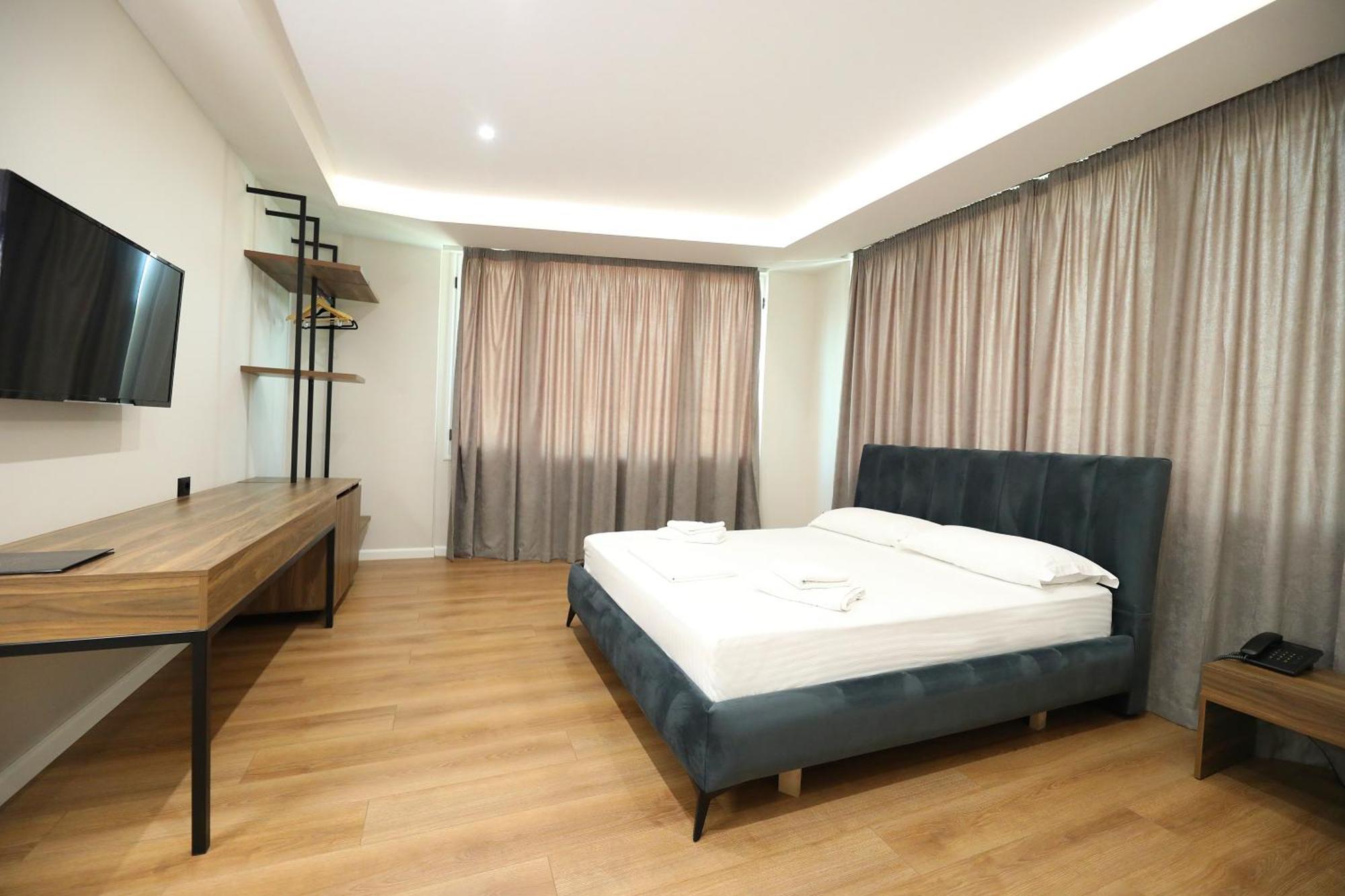 Hotel Libertas Vlore Bagian luar foto